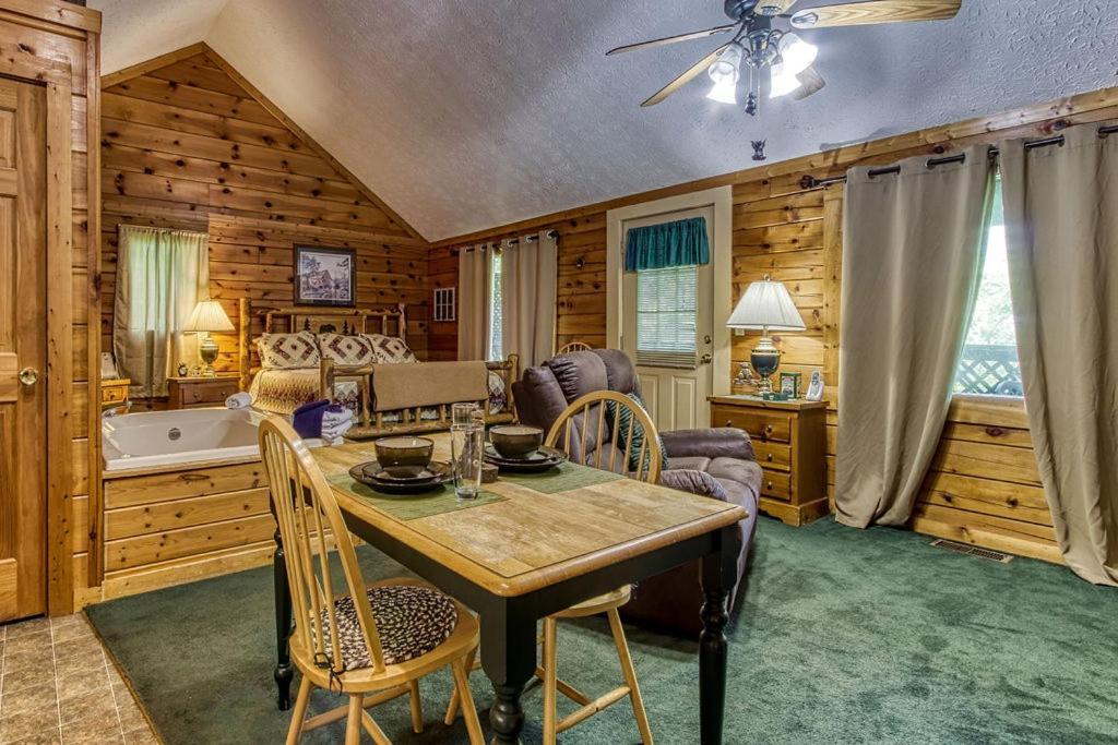 Forever Yours, Hot Tub, 1089 Of Free Attraction Tickets For Each Paid Day, Dollywood And More Pigeon Forge Esterno foto
