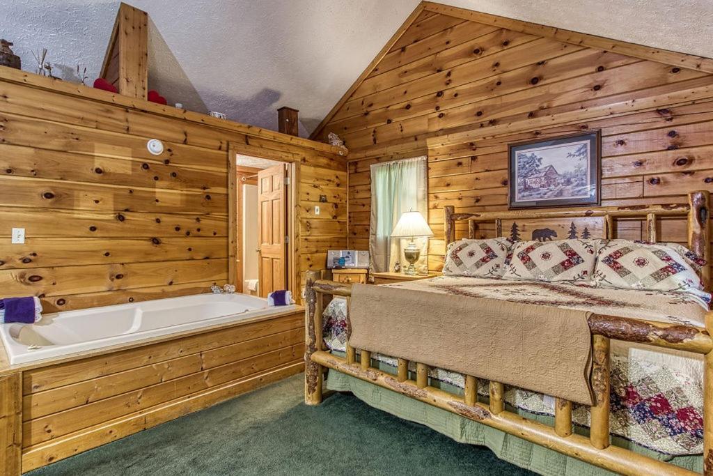 Forever Yours, Hot Tub, 1089 Of Free Attraction Tickets For Each Paid Day, Dollywood And More Pigeon Forge Esterno foto