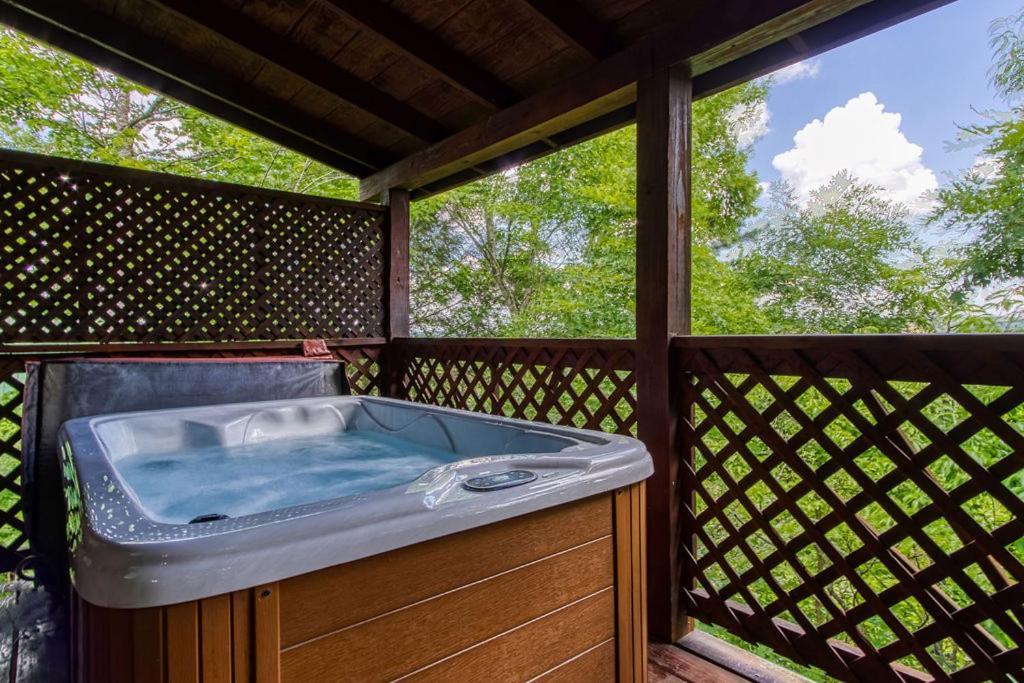 Forever Yours, Hot Tub, 1089 Of Free Attraction Tickets For Each Paid Day, Dollywood And More Pigeon Forge Esterno foto