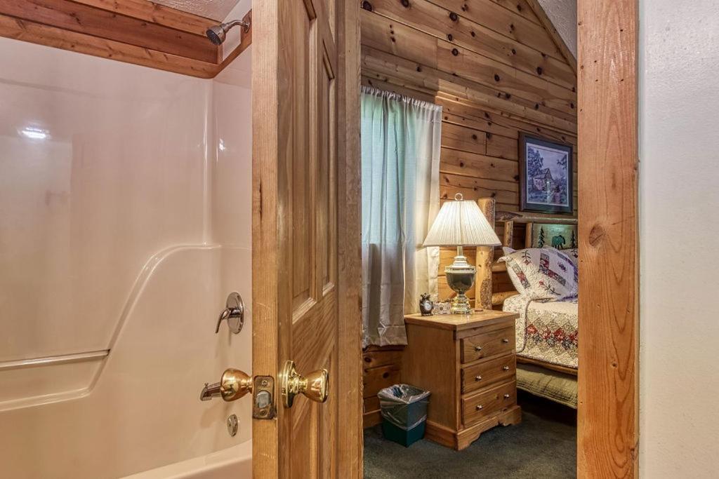 Forever Yours, Hot Tub, 1089 Of Free Attraction Tickets For Each Paid Day, Dollywood And More Pigeon Forge Esterno foto